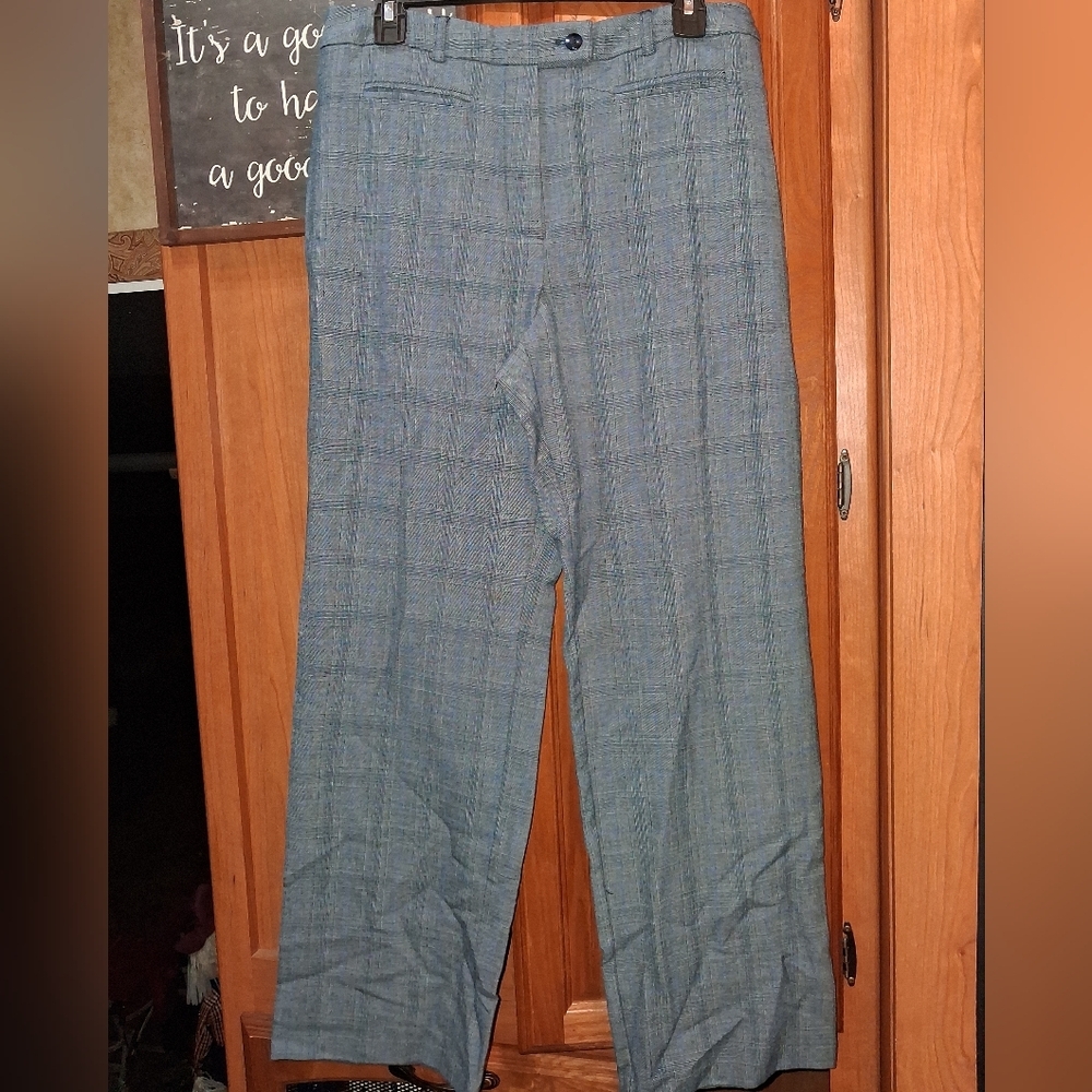 Sag Harbor Women's Gray Plaid Pants In A Size 12P. EUC. Office, Work, Business